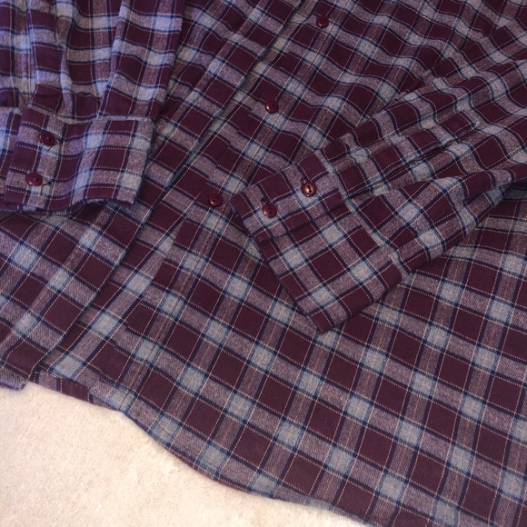 Button Up - Picture 4 of 5